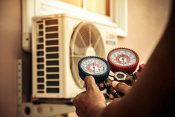 Professional Hvac technician working in Wyoming, DE